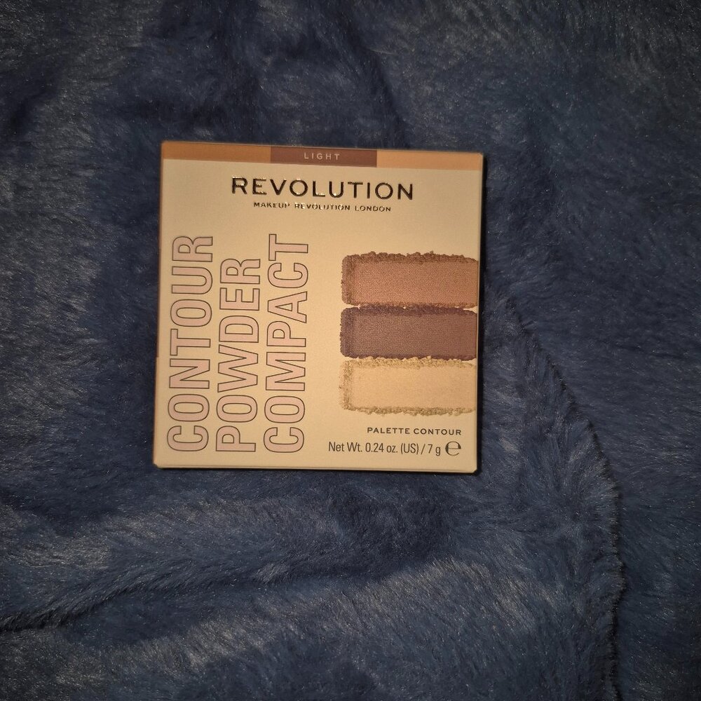 NIB - Makeup Revolution Contour Powder Compact - Light